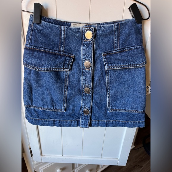 Topshop Dresses & Skirts - Topshop Moto Blue Denim Mini Skirt with Oversized Cargo Pockets